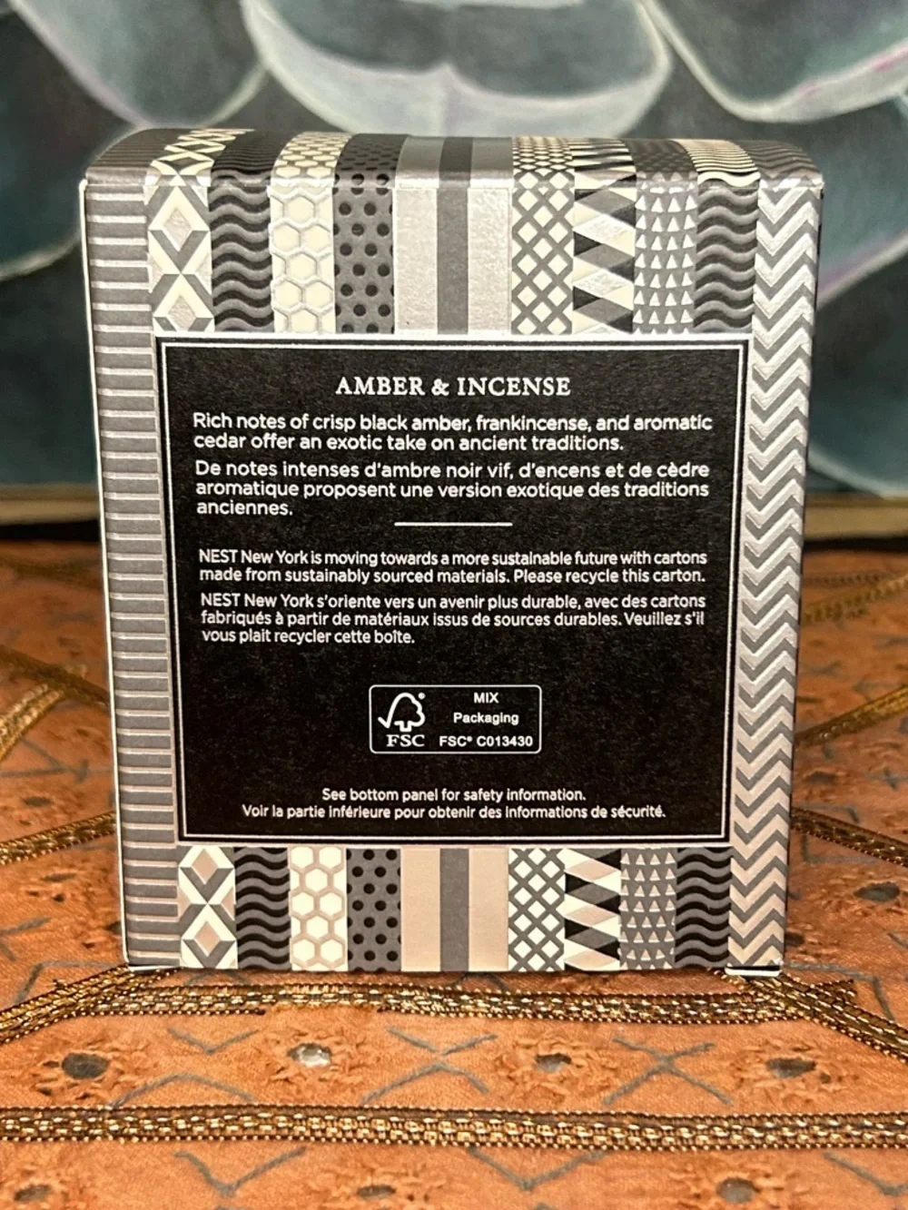 NEST Amber & Incense Classic Candle